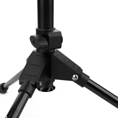 Tripé de suporte preto com pernas dobráveis e articulações visíveis.