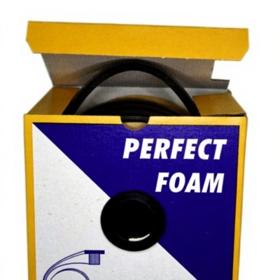 Caixa amarela com produto preto e etiqueta PERFECT FOAM