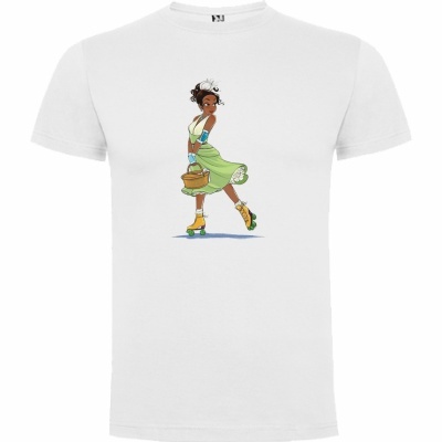 T-shirt branca com estampa de mulher de vestido verde a andar de patins