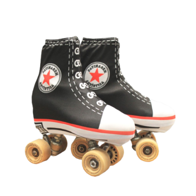 Par de patins de rodas pretos com detalhes brancos e vermelhos, logotipo com estrela vermelha e rodas amarelas