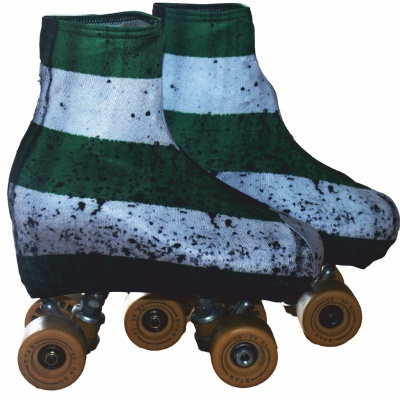 Patins de rodas com capa riscada verde e cinzenta