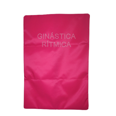 Capa rosa de tecido acetinado com texto 'GINÁSTICA RÍTMICA' em letras pontilhadas