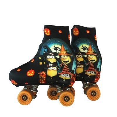 Patins com capa preta de Halloween com Minions e abóboras