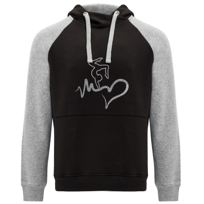 Sweatshirt preta com mangas cinzentas e bordado branco