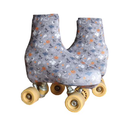 Botas de patinagem com protetores cinza padrão Halloween e rodas amarelas