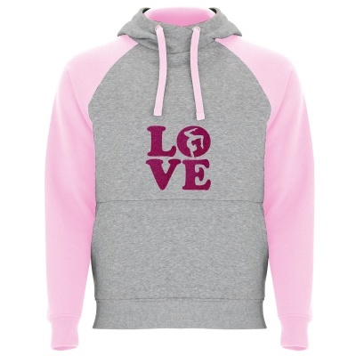 Sweatshirt cinzenta e rosa com capuz e palavra LOVE em cor-de-rosa.