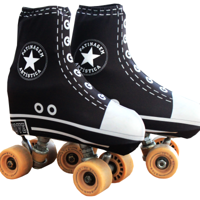 Patins artísticos pretos com detalhes em branco e rodas castanhas.