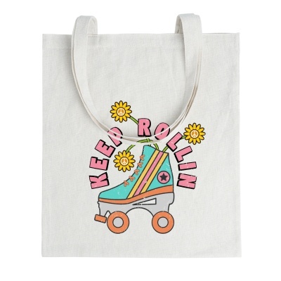 Saco de tecido branco com estampa de patim azul e flores amarelas com texto KEEP ROLLIN