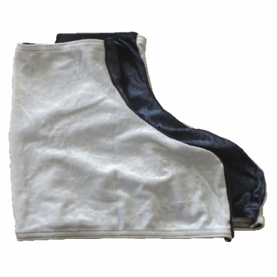 Peças de tecido cinza claro e preta com textura macia