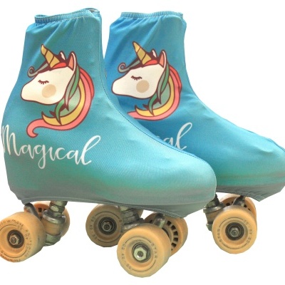 Ténis de patins azul com unicórnio e rodas amarelas