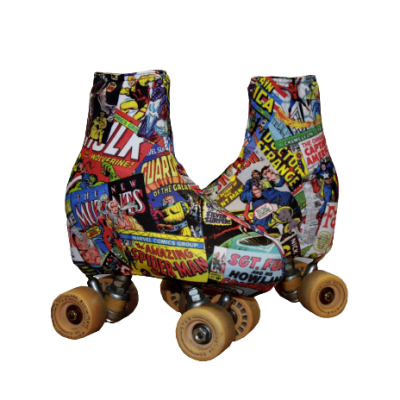 Patins clássicos com estampa colorida Marvel em fundo branco