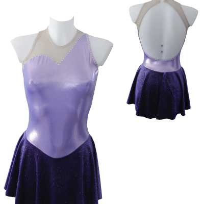 Fato de ginástica artístico lilás e azul escuro com decote de tule bege e brilhantes.