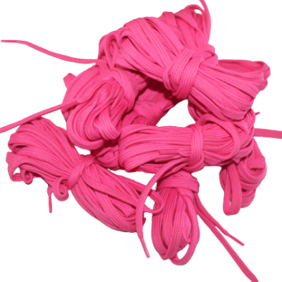 Cinco rolos de cordão rosa vibrante amarrados em laço