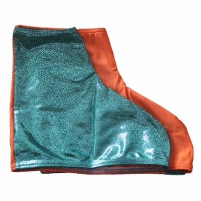 Capa para pés em tecido azul-esverdeado brilhante e laranja