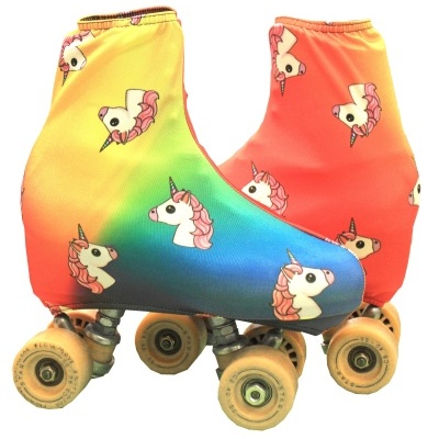 Patins com capa protetora colorida e estampada com unicórnios