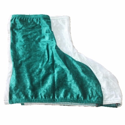 Par de meias verde esmeralda e branco em tecido felpudo