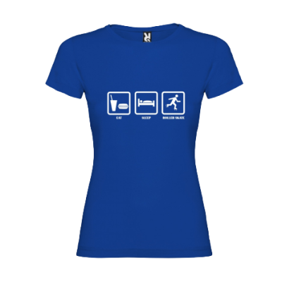 T-shirt feminina azul com estampas brancas e textos 'EAT', 'SLEEP' e 'ROLLER SKATE'
