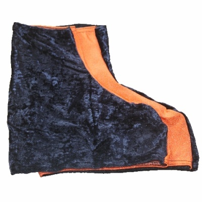 Manta ou pano azul escuro com faixa laranja