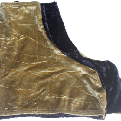 Duas coberturas de veludo castanho dourado e azul escuro