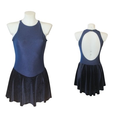 Vestido de dança azul escuro com saia preta rodada e abertura nas costas