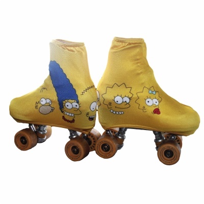 Patins de rodas amarelos com personagens animados dos Simpsons