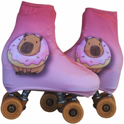 Patins com proteção rosa e púrpura com canguru em rosquinha, rodas castanhas e estrutura de metal