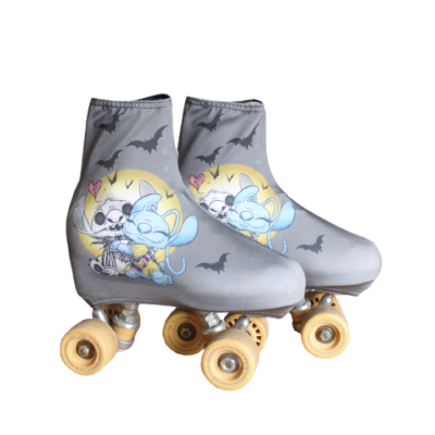 Patins de rolimã cinzentos com desenho de ratinhos e morcegos