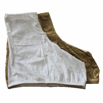 Protetores de calcanhar em tecido branco e castanho com textura macia