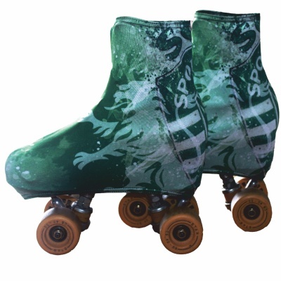 Patins de rodas verdes com estampado e rodas castanhas