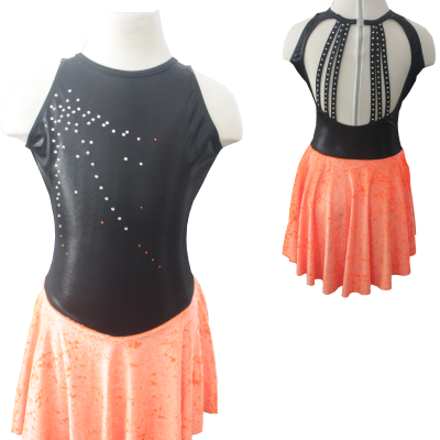 Vestido de ginástica preto com cristais e saia de renda coral