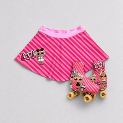 Saia rosa com riscas e patins rosa de quatro rodas com estampas LOL SURPRISE!