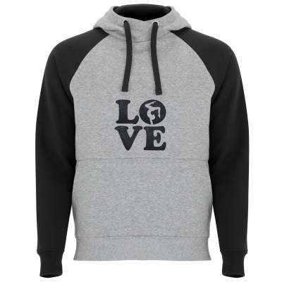 Sweatshirt cinzento claro com mangas pretas e texto LOVE com globo na frente