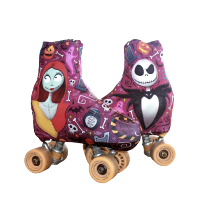 Patins de rodas com capa textil roxa e desenhos de Halloween