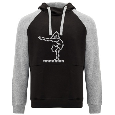 Camisola preta com mangas cinza e padrão decorativo frontal