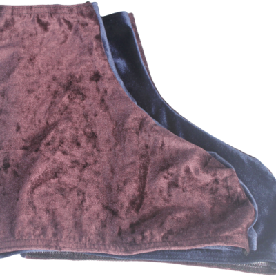 Dois lenços macios castanho e azul escuro sobrepostos