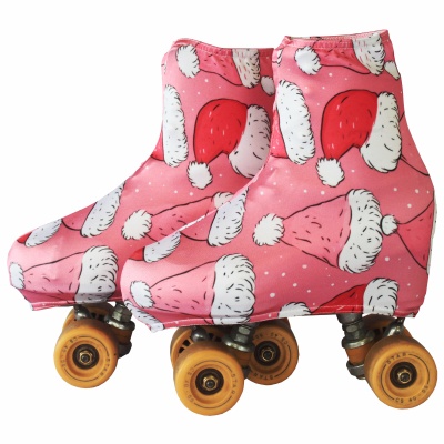 Patins com capa rosa estampada com gorros de Natal vermelhos e brancos