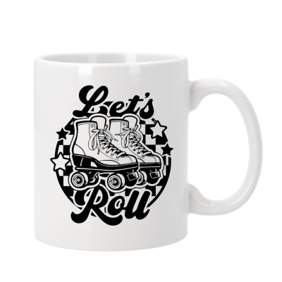 Caneca branca com desenho de patins e texto Let's Roll