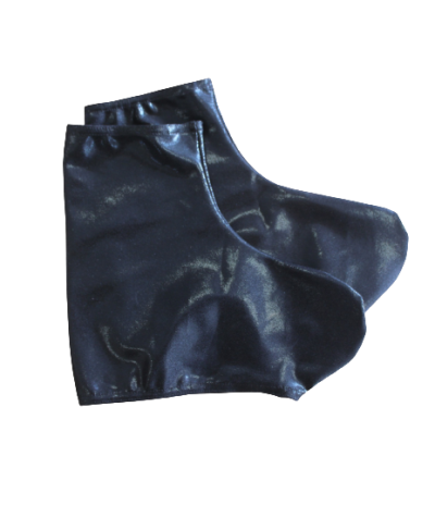 Meias pretas acetinadas e brilhantes