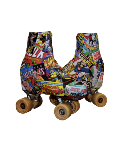 Patins clássicos com estampa colorida Marvel em fundo branco
