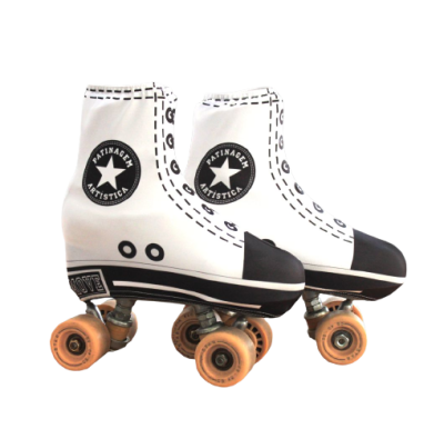 Par de patins de rodas brancos com detalhes pretos e rodas castanhas