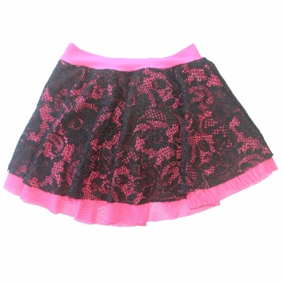 Saia preta e rosa com renda floral e cintura elástica rosa