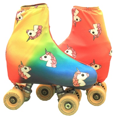 Patins com capa protetora colorida e estampada com unicórnios