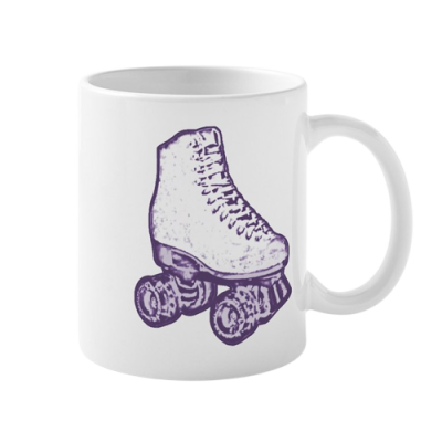 Caneca branca com desenho de patim roxo
