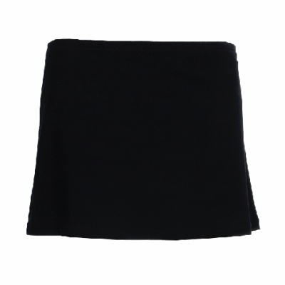 Saia preta simples com corte reto