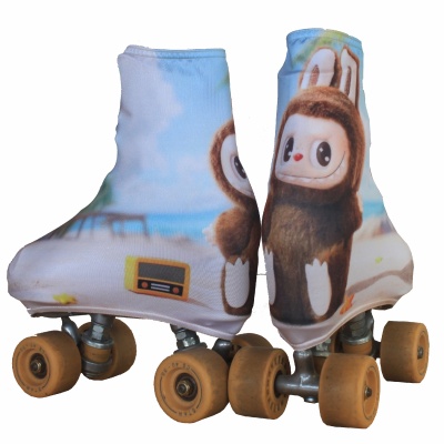 Patins de rodas clássicos com capas têxteis estampadas com coelho animado