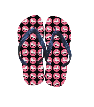 Chinelos de dedo azuis com padrão de patins em círculos rosa no fundo preto