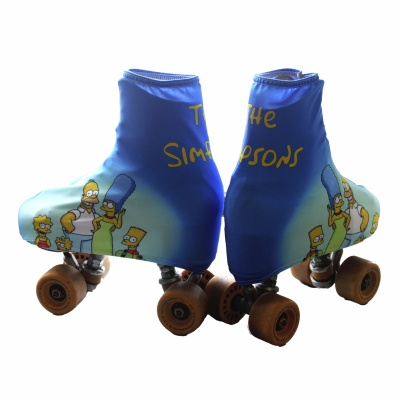 Capa azul para patins com personagens dos Simpsons e texto The Simpsons.