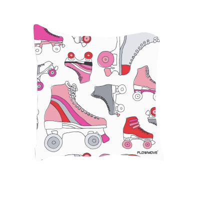 Almofada com estampa de patins coloridos em fundo branco