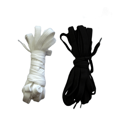 Par de atacadores branco e preto enrolados com ponteiras plásticas