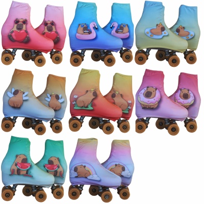Sete pares de patins coloridos com capas ilustradas com animais e objetos